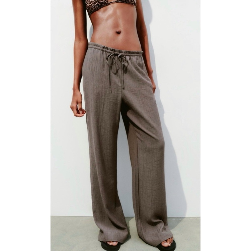Zara Women's Low Rise Lightweight Wide Leg Textured Pant in Mid-Grey L